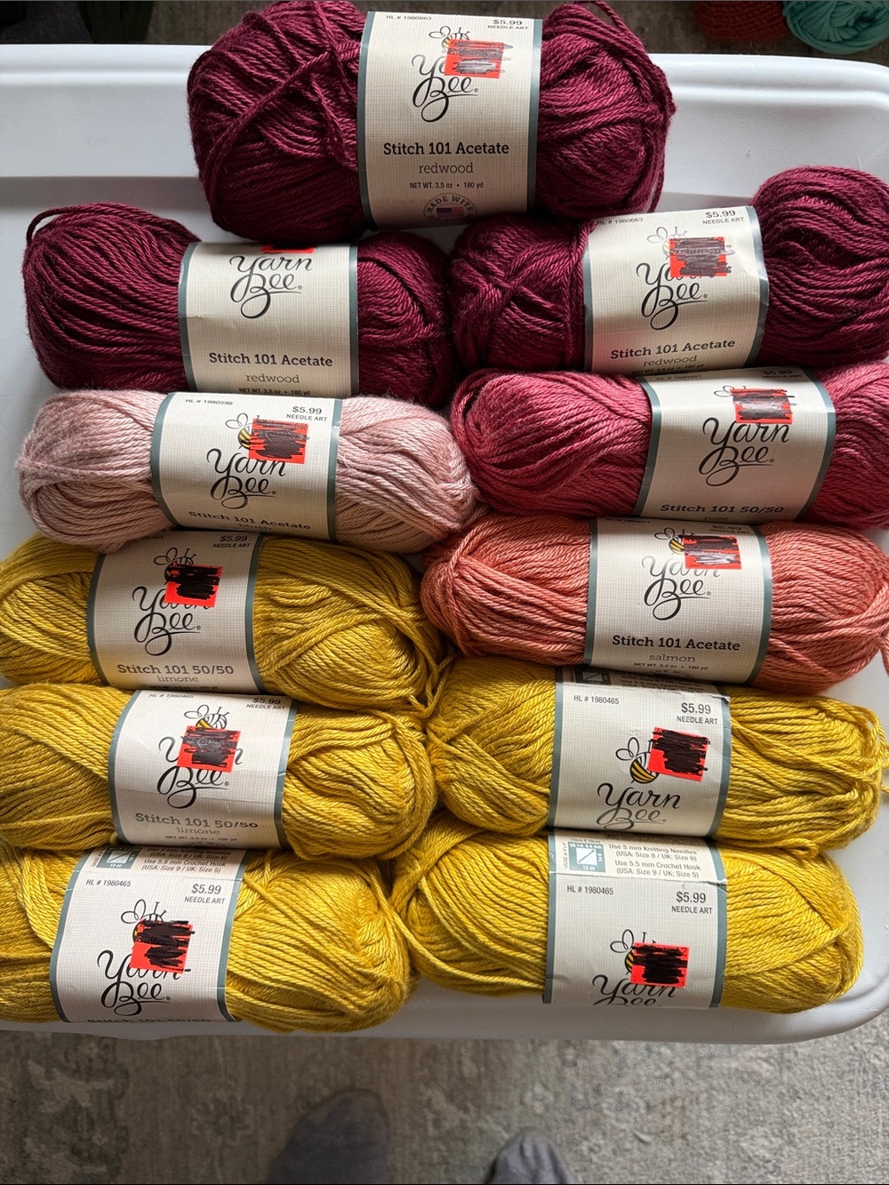 Yarn Bee Stitch 101
Size:3.5 oz ea
Colors: assortment 
Lot of 11
NWT